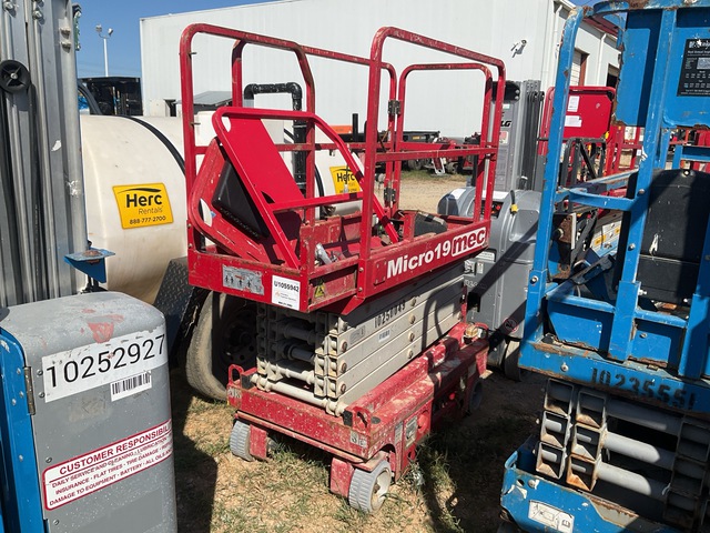 2018 MEC Micro 19 Electric Scissor Lift