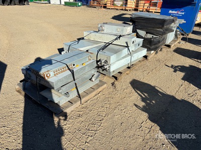 Quantity of (4) Pallets of Fuse Boxes & Panels 電源供給