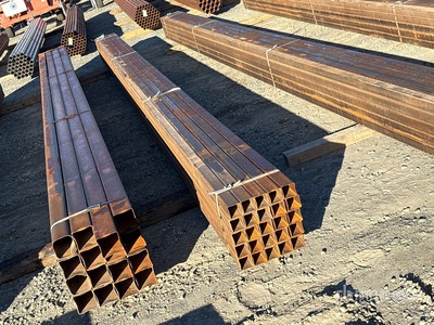 Quantity of (25) 2 1/4 sq 25' Varios metales