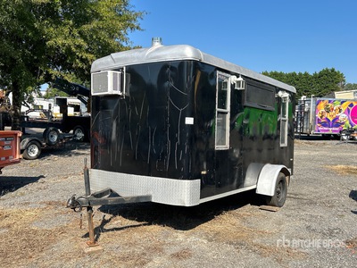 2005 12 ft S/A Enclosed Trailer