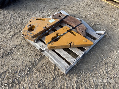 Quantity of (2) Cat Skid Steer Counterweights بنود متنوعة - قطع المعدات