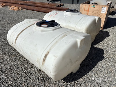 Quantity of (2) 300 gal Poly Tanque de agua