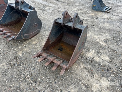 23 in Digging Excavator Bucket
