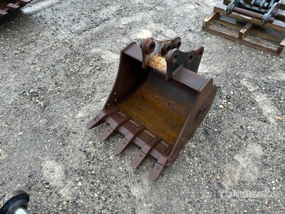 24 in Digging Excavator Bucket