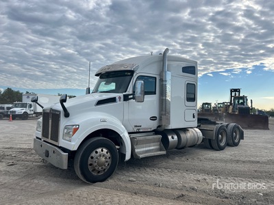 2020 Kenworth T880 6x4 تراكتور شاحنة كابينة النوم (ثنائية المحور)