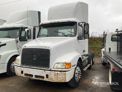 1999 Volvo VN T/A Day Cab Truck Tractor