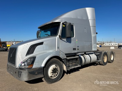 2015 Volvo VNL 6x4 Ciągnik siodłowy T/A z kabiną sypialną