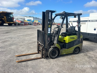 2017 Clark C25C 4560 lb Cushion Tire Chariot Élévateur