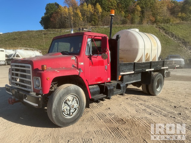 1985 International 1954 4x2 Flatbed Truck