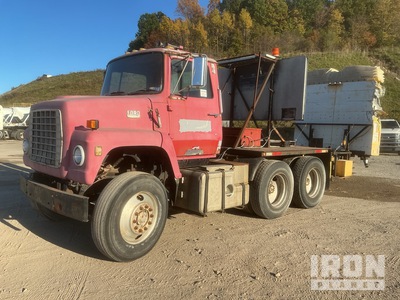 1983 Ford 6x4 Ciężarówka z tłumikiem