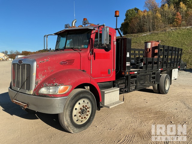 2006 Peterbilt 4x2 Flatbed Truck