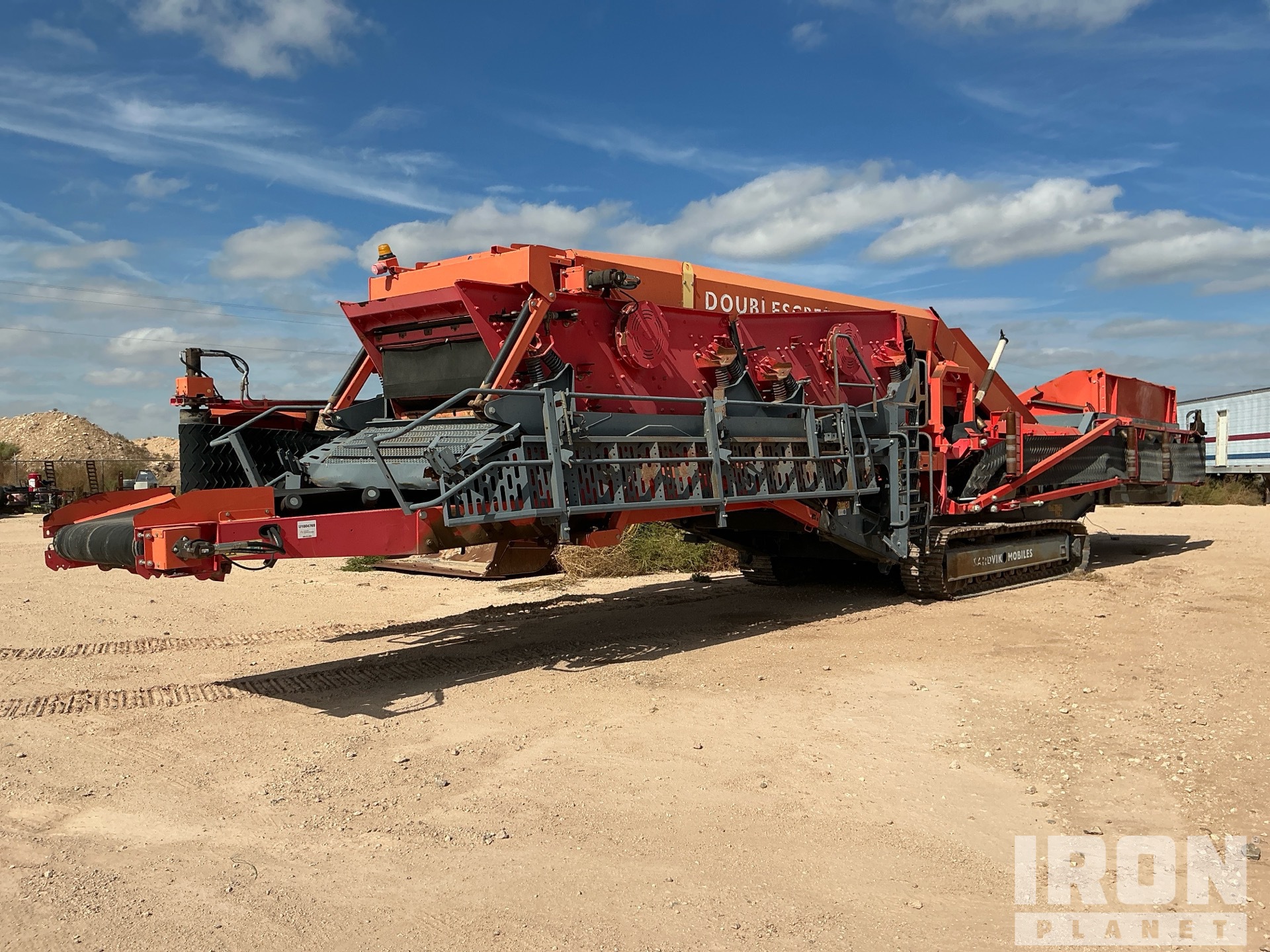 2018 (unverified) Sandvik QA451 Tracked Incline Screen Plant