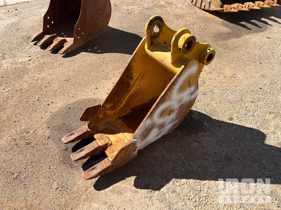 Quantity of (3) Digging Excavator Bucket - Fits Cat 303