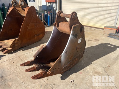 Hensley 0.66 cyd Digging Excavator Bucket - Fits Komatsu PC228