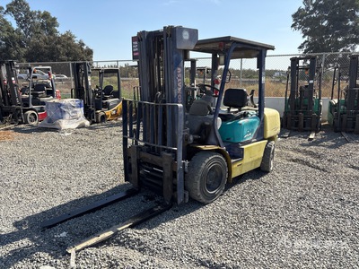 2001 Komatsu FG30C-12 6000 lb Forklift