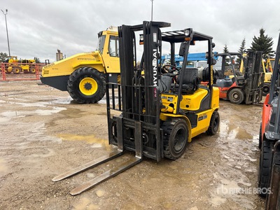 2012 Hyundai 30L-7M 5220 lb Pneumatic Tire Forklift