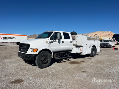 2003 Ford F-650 4x2 Crew Cab Utility Truck