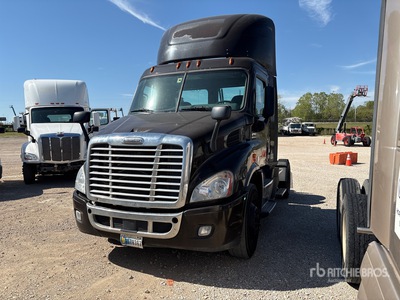 2018 Freightliner Cascadia 113 Ciągnik siodłowy z kabiną dzienną S/A