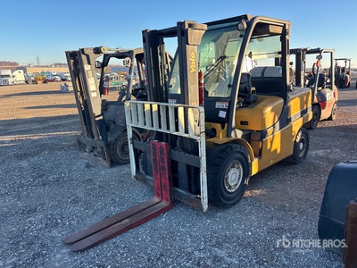 2007 Yale GLP120VXNGGF088 11950 lb Pneumatic Tire Forklift