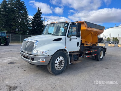 2006 International 4200 4x2 Spreader Truck
