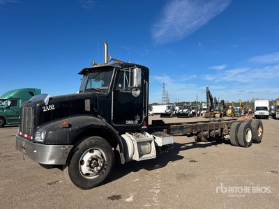 2004 Peterbilt 330 6x2 Kabina i podwozie