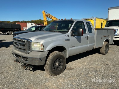 2005 Ford F-350 4x4 Extended Cab Utility Truck (Inoperable)
