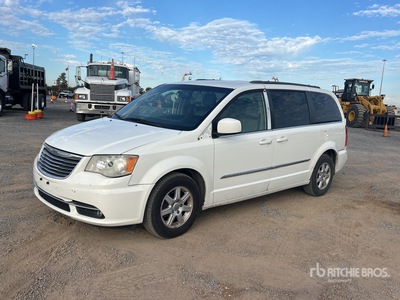 2013 Chrysler Town & Country Minivan