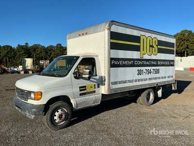 2005 Ford E-350 4x2 Van Truck