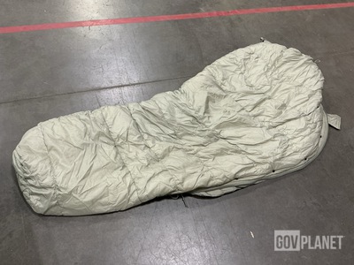 (32) Sleeping Bags