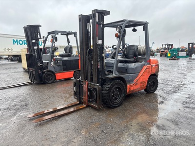 Toyota 8FGU30 5750 lb Forklift