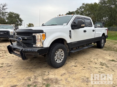 2017 Ford F-350 Super Duty XL 4x4 Crew Cab Pickup