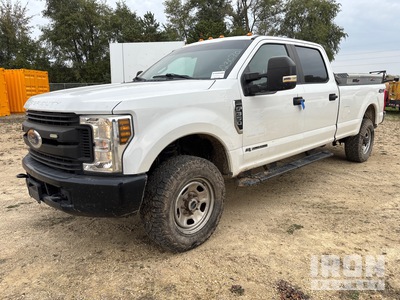 2018 Ford F-350 Super Duty XL 4x4 Crew Cab Pickup