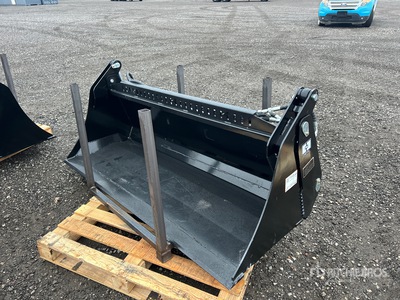 2026 GIYI DSHY41 72 in Multi-Purpose Skid Steer Bucket (Unused)