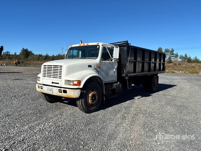 2000 International 4700 4x2 S/A Dump Truck