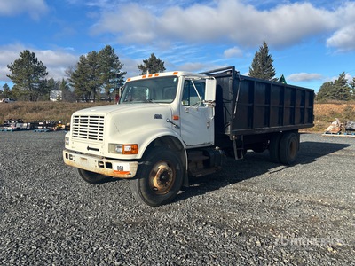2000 International 4700 4x2 S/A Dump Truck