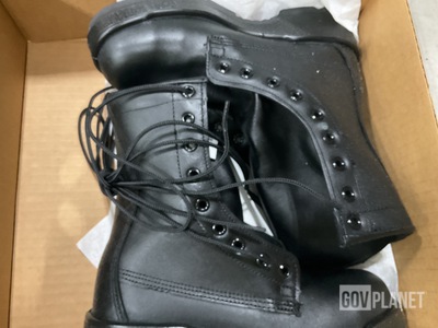 (34) Pairs of Men's Safety Boots