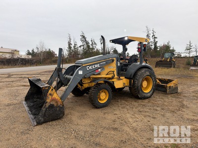 2011 John Deere 210LJ Pala gommata per cura del verde
