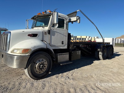 2005 Peterbilt 335 6x4 Autocarro scarrabile