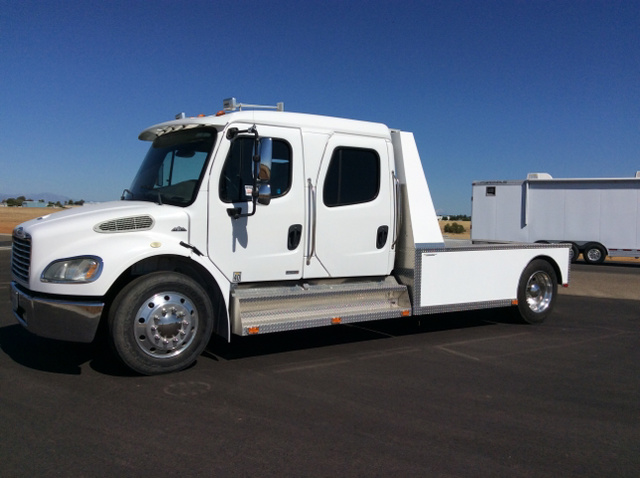 2007 Freightliner M2 106 S/A Flatbed Truck