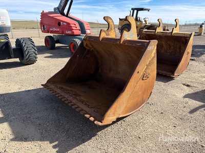 WBM 300-2.CU.B72 70 in Digging Excavator Bucket - Fits Cat 336F