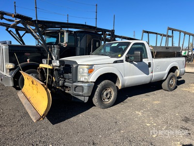 2013 Ford F-250 XL 4x4 プラウトラック