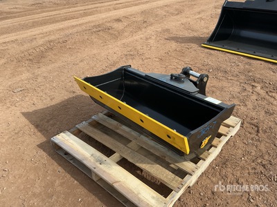 Trojan 42 in Hydraulic Tilting Excavator Bucket - Fits 303, 303.5, 304, Case, New Holland, Kobelco SK35, Deere/Hitachi 35D/G (Unused)
