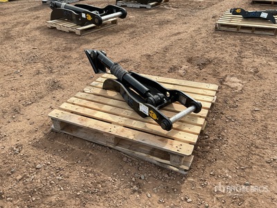 Trojan 36 in Hydraulic Excavator Thumb - Fits Cat 305, 305.5 Komatsu PC45/50/55, Hyundai R55, Hitachi/Deere 50D/G, Case, New Holland, Kobelco SK50, Bobcat E50/341/337 (Unused)