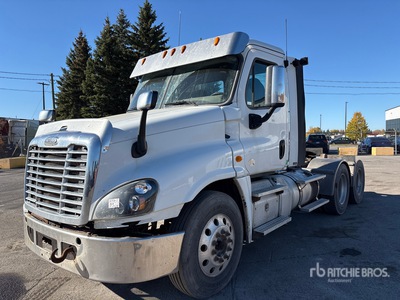 2015 Freightliner Cascadia 125 6x4 Ciągnik siodłowy T/A z kabiną dzienną