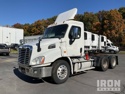 2014 Freightliner Cascadia 113 6x4 T/A Day Cab Truck Tractor