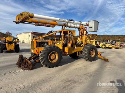 1975 Timberjack 240 4x4 Aerial Lift 45-5-IL-4H 45' Bucket Débardeuse