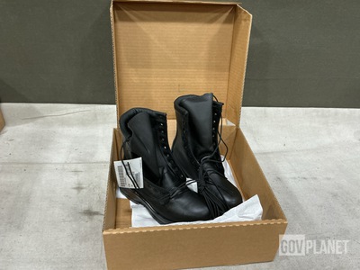 (22) Pairs of Men's Safety Boots
