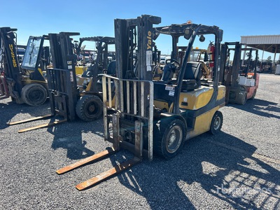 2011 Yale GLP060VXNVRE087 5550 lb Pneumatic Tire Forklift
