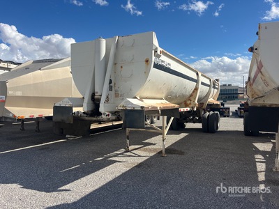 2000 RNCO 30 ft T/A Remorque à benne basculante arrière