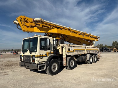 2002 Schwing 2525H-6/S47SX on 2002 Mack MR688S 8x4 Camion transportador de hormigon